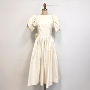 ヴィンテージ ローラ アシュレイ ドレス | 80年代 アイボリー フィット＆フレア ミディドレス ポケット付き | ウェディングドレス | サイズ 8