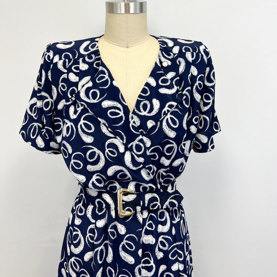Vintage Belted Dress | 90s Navy Blue and White Li… - image 2