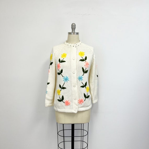 Vintage Floral Cardigan Sweater | 1960s Chunky Embroidered Sweater | Size Large
