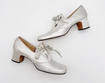 Vintage 60s Mod Lace Up Shoes | Silver Lame Chunky Heels | Size 9