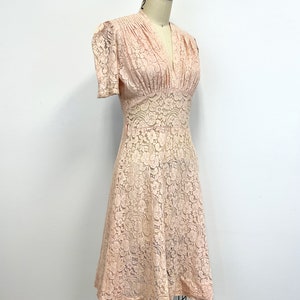 Vintage 1940s Lace Dress Peachy Pink V Neck Dress with Fitted Waist Short Sleeves Size Small image 7