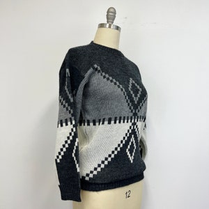 Vintage Southwest Sweater 1980s Gray Aztec Tribal Crewneck Pullover Sweater Womens Size Large image 4