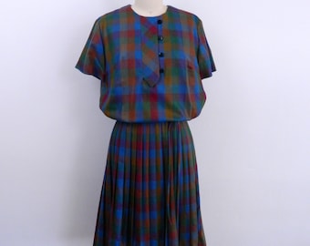 1950s Dress  | Vintage  50s  Plaid Day Dress with Pleated Skirt   | Size  Small to Medium