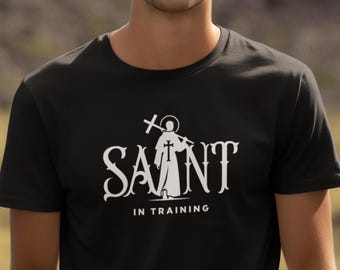 Camiseta "Santo en Entrenamiento": Regalo Católico, God Gear US