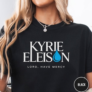 Camiseta unisex teñida en prenda de Kyrie Eleison, ropa espiritual, camiseta con temática religiosa, moda religiosa, ropa informal para la iglesia. imagen 1