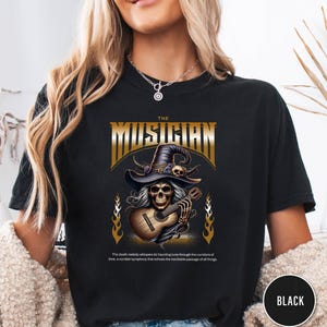 Maglietta di Halloween per insegnante di musica, regalo di Halloween Comfort Colors® per insegnante di musica, maglietta divertente per insegnante di musica, carta dei tarocchi scheletro musicista