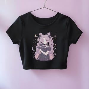 パステルゴスアニメガールクロップトップ - コウモリ猫使い魔付き魔法少女シャツ | セーラームーン風キュートウィッチコアソフトグランジ美学