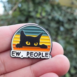 Black Cat Enamel Pin – Cute Witchy Cat Lapel Pin – Gothic Halloween Accessory – Spooky Gift for Cat Lover – Kawaii Animal Pin Badge