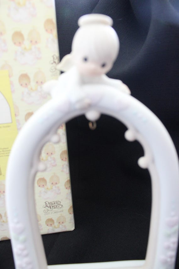 プレシャスモーメンツ 天使の置物：エネスコ「私は主のもの