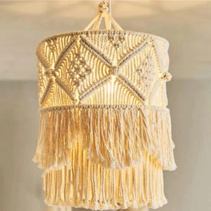 Abat-jour Suspendu en Macramé – プラフォニエとランプのボエームスタイル