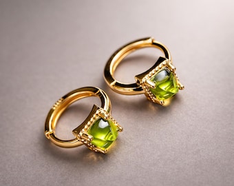 Brincos de argola com pingente de peridoto em prata de lei 925 com banho de ouro 18K – Argolas com gema verde