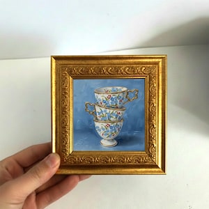 Dipinto a olio di tazze da tè, mini tazze da tè con fiori blu incorniciate, piccola decorazione da parete vintage per cucina