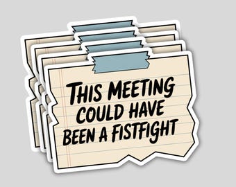 以下が含まれることがあります： 「THIS MEETING COULD HAVE BEEN A FISTFIGHT」の黒い文字が書かれた、薄いベージュ色の紙のデザインのステッカーの束。ステッカーは水色のテープでまとめられています。
