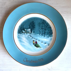 Avon 1976 Christmas Plate | Christmas Plate | Vintage Christmas Dishes | Christmas Plates | Avon Christmas Collector Plate | Collector Plate