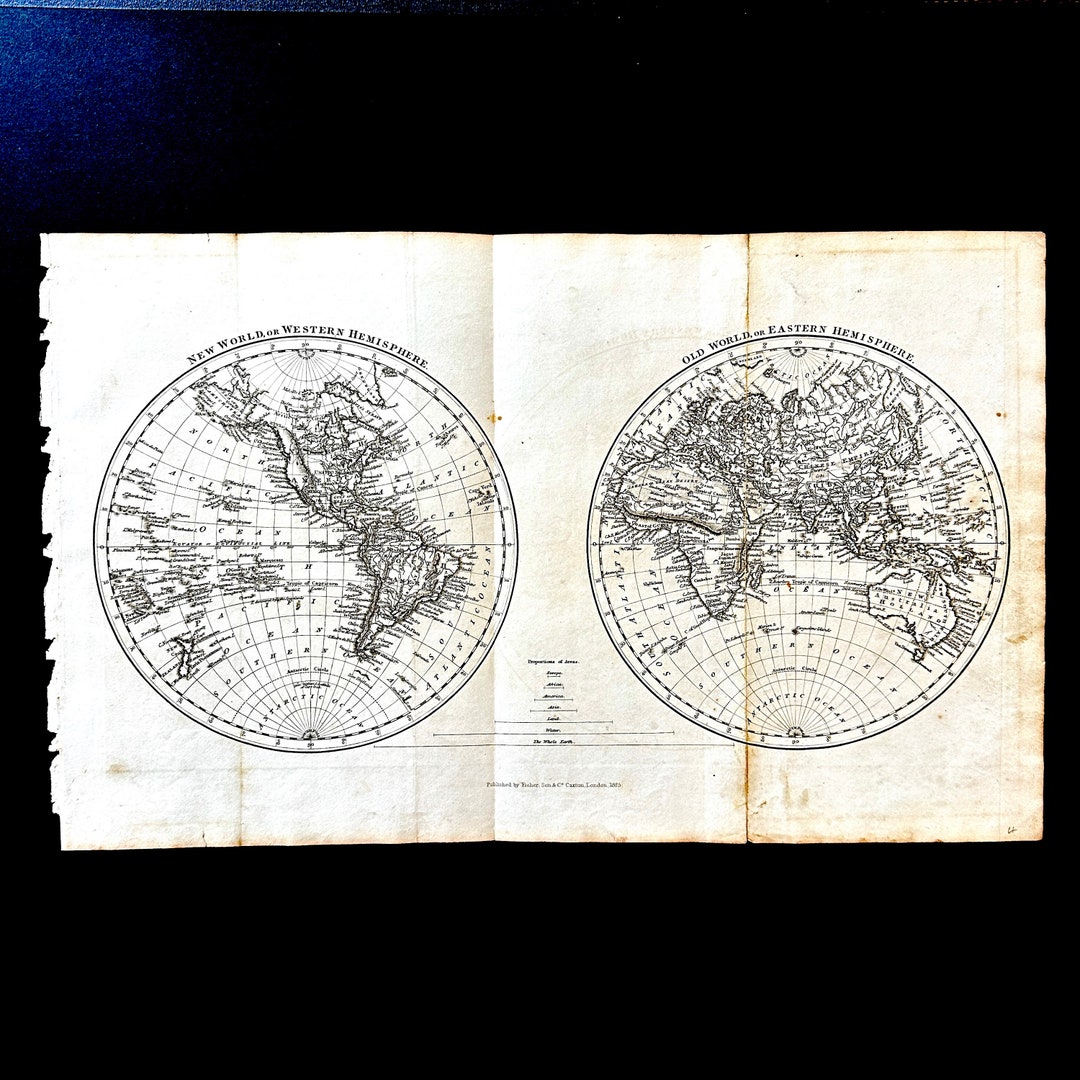 再値下げ25555円 アンティーク風世界地図 二つの球体地図、人気の金＆黒の額縁 il_1080xN.5254654831_apad.jpg