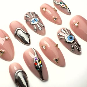 3D Evil Eye Presse auf den Nägeln mit 3D Diamant / Gem Chrome Nail Art