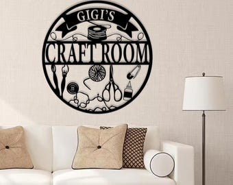 Letrero metálico personalizado para sala de manualidades, letrero para sala de costura, decoración para sala de manualidades, arte mural para sala de manualidades, letrero "She Shed", decoración del hogar, regalo de cumpleaños para mamá