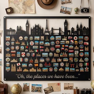 Puede incluir: Un cuadro de pared de metal negro con una silueta de horizonte y monumentos icónicos. Debajo, numerosos pines y imanes con temática de viajes. La frase "Oh, the places we have been..." está inscrita en la parte inferior.