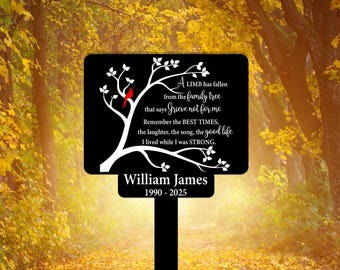 Puede incluir: Placa conmemorativa de metal negro con una silueta de árbol blanca y un cardenal rojo. La placa dice "A limb has fallen from the family tree that says Grieve not for me. Remember the best times, the laughter, the song, the good life I lived while I was strong."  La placa también incluye el nombre "William James" y las fechas "1990-2025".