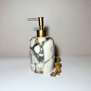 Marble soap dispense. Crafted from natural stone. For bathroom or kitchen. Calacatta Viola marble. Unique and timeless gift.