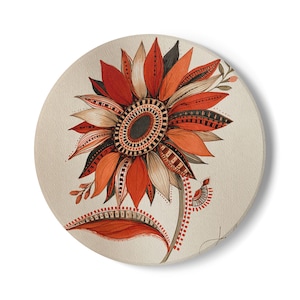 Könnte beinhalten: Ein runder Untersetzer mit einer stilisierten Sonnenblumenillustration, die komplexe schwarze, weiße und orangefarbene Muster auf den Blütenblättern und in der Mitte aufweist. Das Design umfasst einen langen Stiel mit einem Blatt und kleinen Verzierungen.