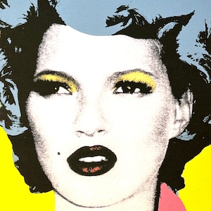 Litografía Offset "Kate Moss" 29,7x42,5 cm fondo amarillo · Arte Urbano Contemporáneo