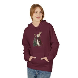 Sudadera navideña de Baby Yoda, sudadera polar unisex para las fiestas, regalo festivo para fans de Star Wars, ropa de invierno acogedora, para amantes de The Mandalorian. imagen 4