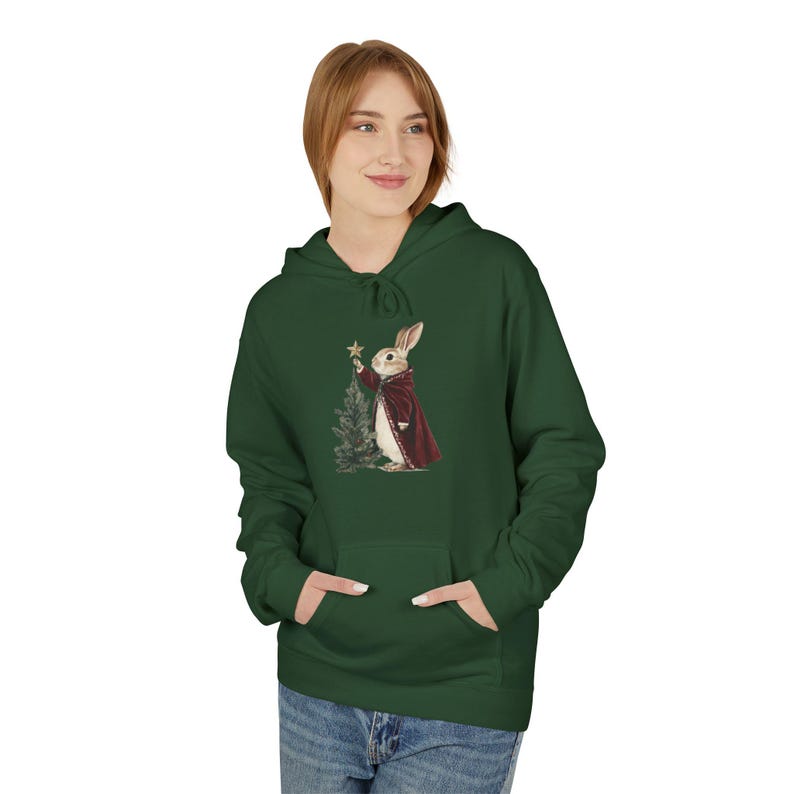 Sudadera navideña de Baby Yoda, sudadera polar unisex para las fiestas, regalo festivo para fans de Star Wars, ropa de invierno acogedora, para amantes de The Mandalorian. imagen 6