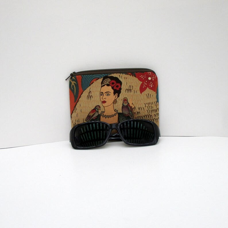 Fridas/'s Garden with Parrots in Terracotta Small Zippered Pouch or Coin Purse