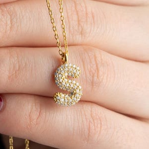 Collar con inicial delicada personalizada: dije de letra pequeña personalizado en oro, plata o rosa: regalo minimalista para ella, cumpleaños o Navidad.