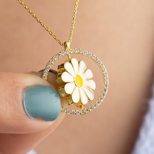 Personalized Daisy Name Necklace | Gift for Mom | Minimalist Flower Necklace | Mothers Day Gift for Her | Custom Name Daisy Necklace
