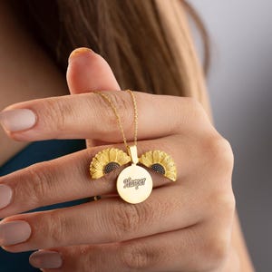 Sunflower Openable Necklace with customizable hidden message. Elegant and unique, a perfect romantic gift with a personal touch.