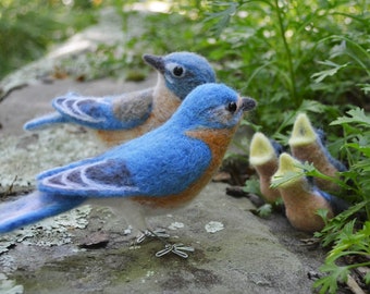 Familia Bluebird, escultura de pájaro de fieltro con aguja