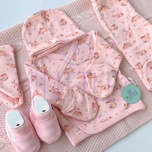 New Born Girl Baby Gift Box,Gender Neutral Gift, Gender Reveal Gift,Pregnancy Gift, Mom And Baby Gift Set With Blanket,Organic Unique Gift