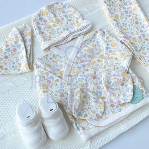 New Born Girl Baby Gift Box,Gender Neutral Gift, Gender Reveal Gift,Pregnancy Gift, Mom And Baby Gift Set With Blanket,Organic Unique Gift