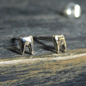 Solid Gold Tooth teeth post earrings. 10K or 14K gold LITTLE CHOMPERS. Tiny Human Molar Stud Earrings. Gift for dentist, Dental Hygienist