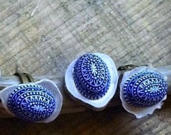 The Labyrinth of Cedella, Gypsy of The Forest Rustic Antler Ring. Antler with Indigo and White Henna Geometric labyrinth cabochons