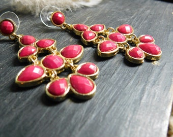 Pomegranate seeds. Boho brass & Lucite fuchsia dangle post earrings  #FestiveEtsyFinds