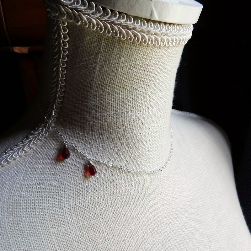 Scarlet Illusion Bite Mark Blood Pearls - The Nevermore Gothic Brooch for Women main image 0