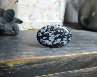 Thundersnow. Black & Gray Snowflake Obsidian Cabochon and silvertone adjsutable ring  #FestiveEtsyFinds