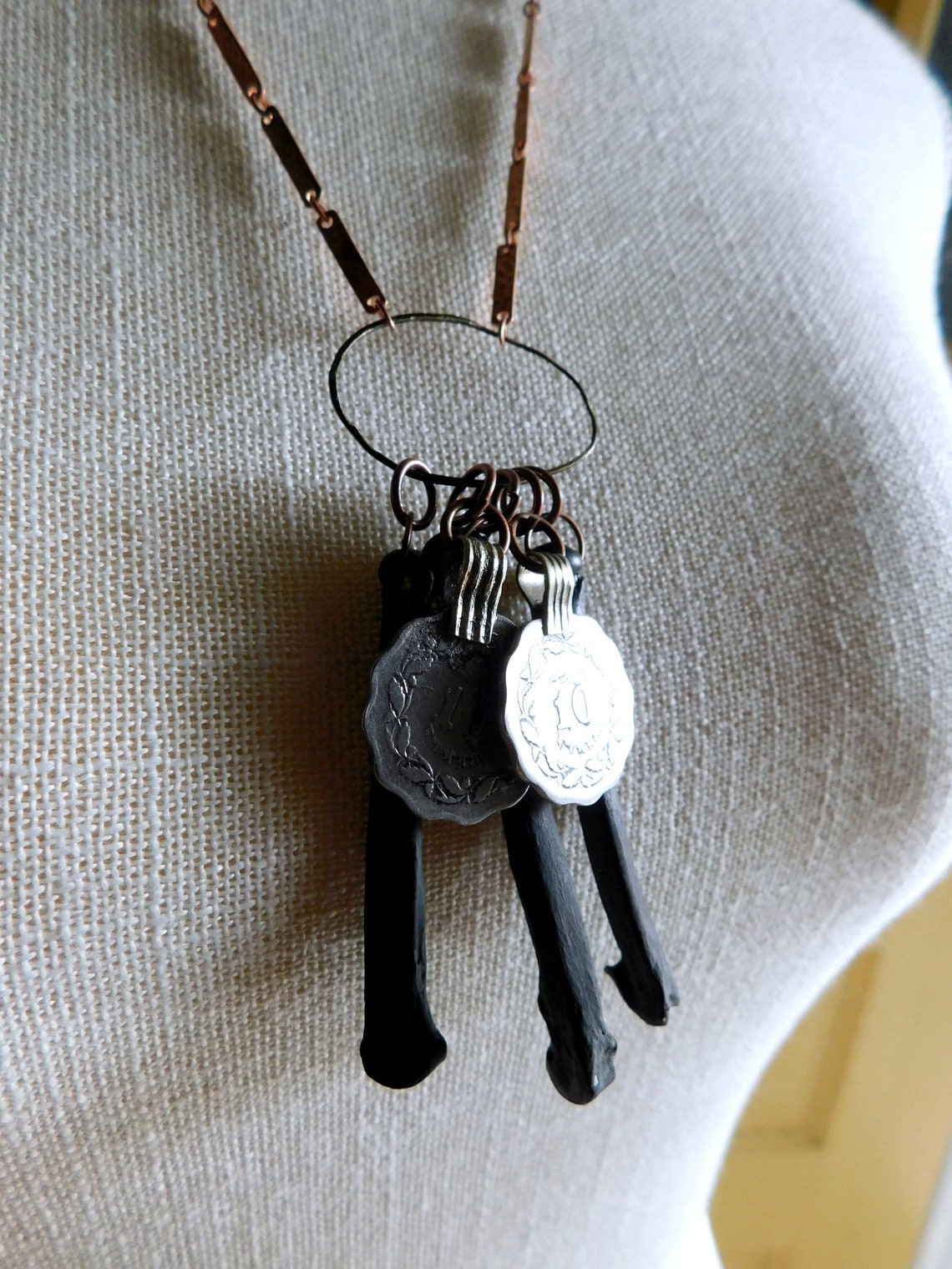 Münzen für den Fährmann. Rustikale Talisman Coyote Bein Etsy Münzen für den Fährmann. Rustikale Talisman Coyote Bein Etsy