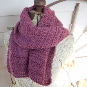 Écharpe bohème au crochet faite main The Ramblin &#39;Rose Wrap épais rustique Dusty Rose rubis pour femme Tour de cou automne-hiver accessoire Idée cadeau de Noël