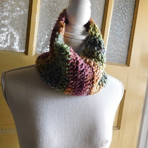 Deadwood-inspirerade virkade tillbehör: Saloon - Handgjord virkad halsduk med dragkedja. Infinity-halsduk i rost, grön, honung, kanel, senapsgrå