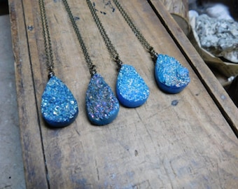 Arctic Night. Teal Blue Crystal Quartz Druzy Teardrop Necklace. Rough crystal, turquoise teal aqua, Teardrop necklace, Victorian necklace