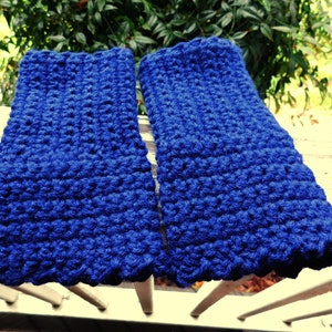 Bohochic fingerless gloves. Great for bonfires. Soft Navy Blue. Deep Blue gloves. scalloped gloves country girl  #FestiveEtsyFinds