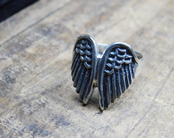 Beschermengel. Sterlingzilveren ring met dubbele engelenvleugels. Op bestelling gemaakt in jouw maat. Hemelse engelen, wachters, herinnering aan een geliefde, engel