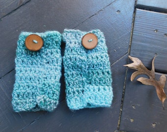 Guantes sin dedos, calentadores de brazos y botones de madera auténtica, hechos a mano, de ganchillo texturizado, de The Druid of Spruce Wood Forest. Guantes rústicos de bosque.