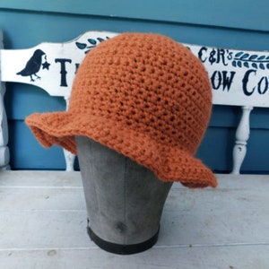 キャロットスパイスケーキ。キャロットオレンジのビクトリアンバケットハット。大人のほとんどの方にフィットするフリーサイズ。秋にぴったりのキャップ。ビクトリアンガーデンスタイルのクロッシュハット。