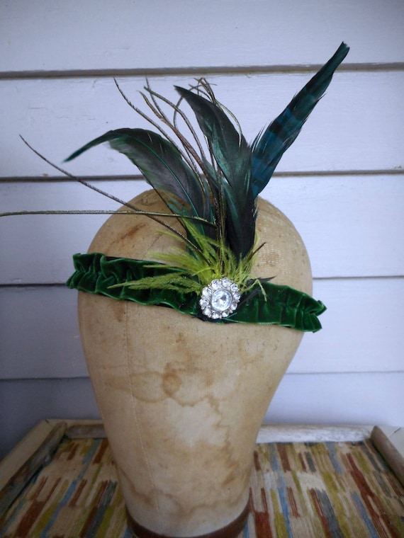osfa Forest green Velvet Lime Ostrich /& Emerald Green Rooster Feathers The Lady Olwen Fascinator Flapper wrist cuff Rhinestone Button