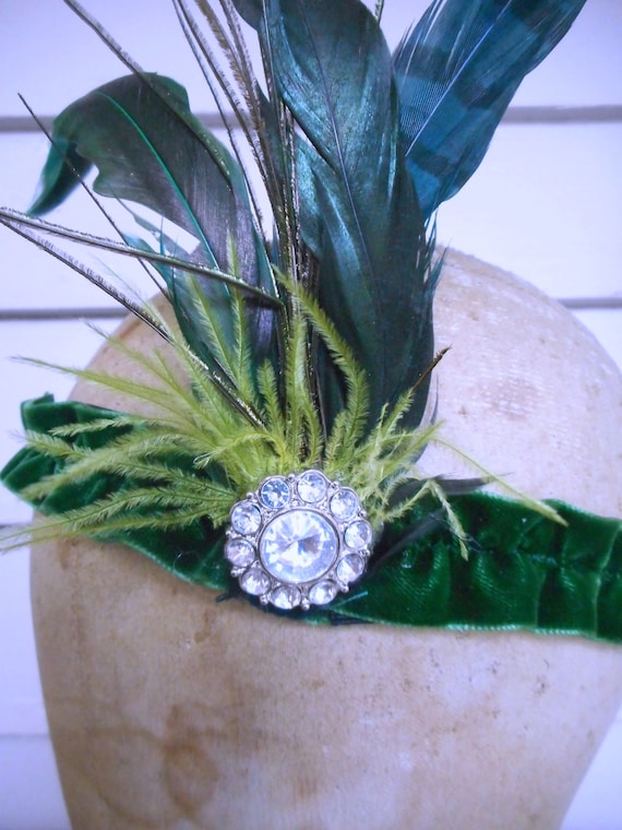 osfa Forest green Velvet Lime Ostrich /& Emerald Green Rooster Feathers The Lady Olwen Fascinator Flapper wrist cuff Rhinestone Button